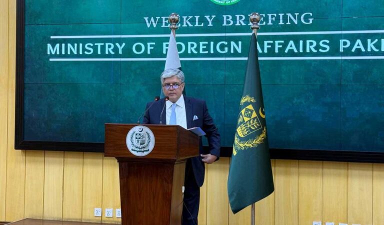 شفقت علی خان در نشست خبری درباره طرح تصاحب غزه