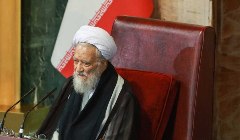 جلسه مشترک هیأت رئیسه و کمیسیون‌های مجلس خبرگان رهبری با حضور آیت‌الله موحدی کرمانی