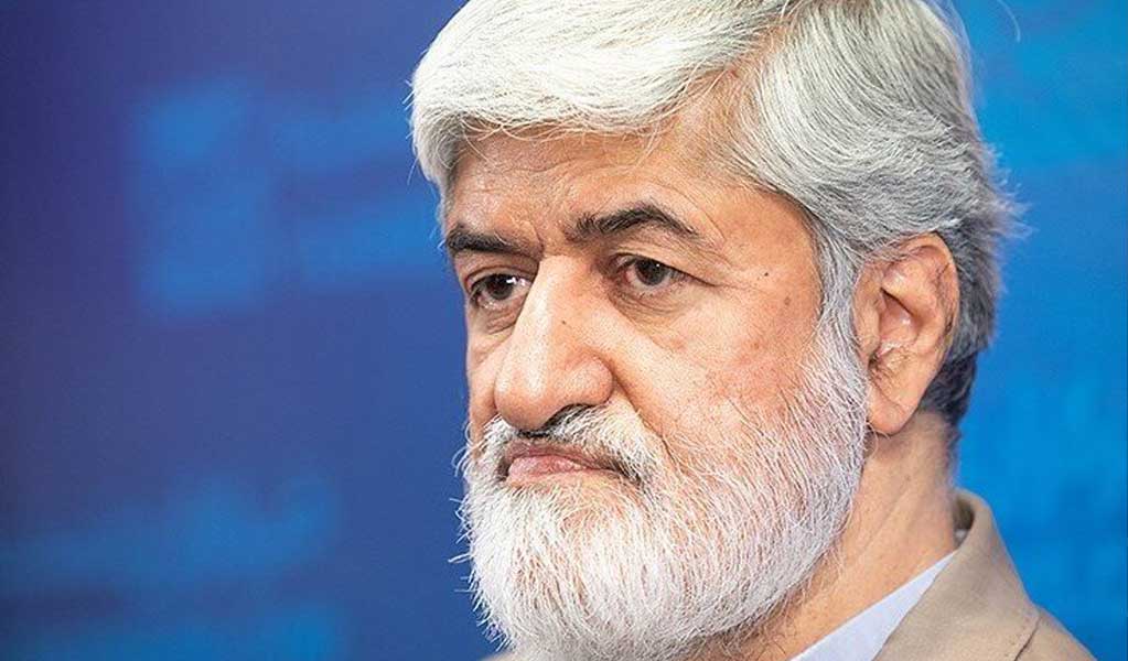 علی مطهری در حال اظهار نظر درباره مذاکره با آمریکا و موضع رهبری