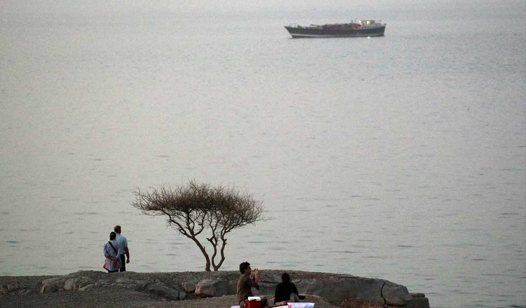 نفتکش‌های غول‌پیکر در حال عبور از تنگه استراتژیک هرمز
