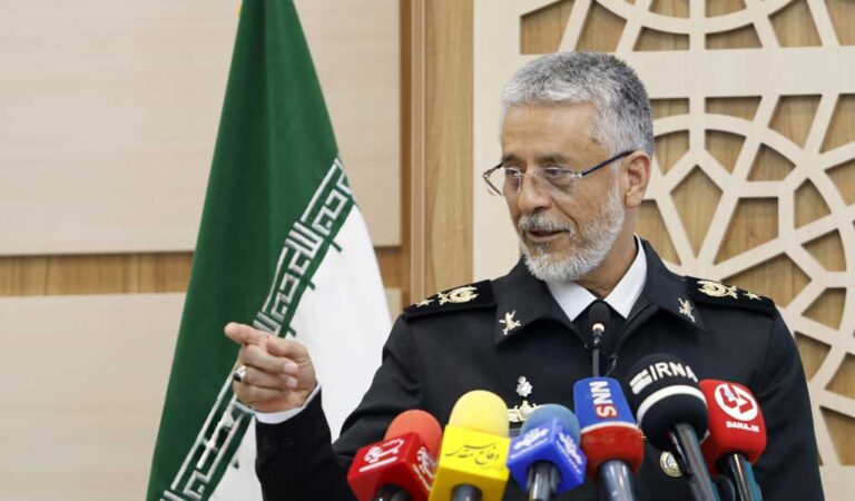 رژه نیروهای مسلح ارتش جمهوری اسلامی ایران در روز ۲۹ فروردین