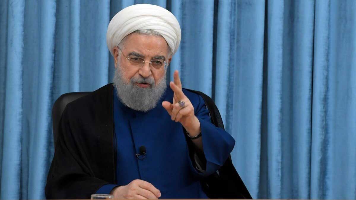 حسن روحانی در حال سخنرانی درباره فرصت‌های از دست رفته مذاکرات هسته‌ای
