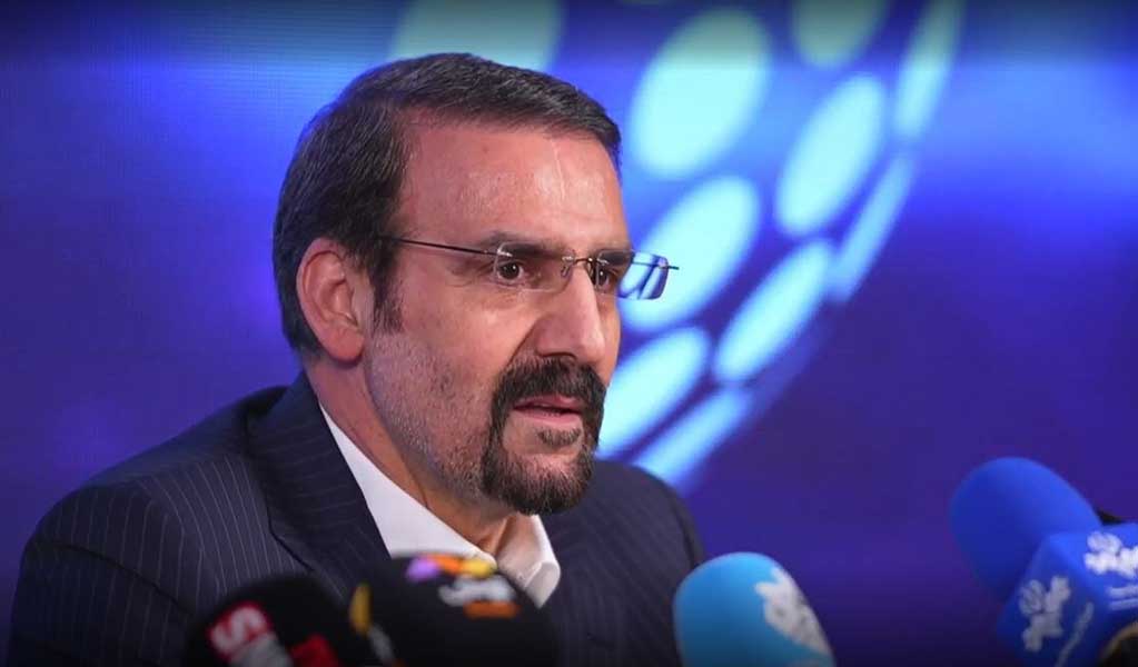 مهدی سنائی در حال معرفی کتاب خود درباره اندیشه سیاسی و نومحافظه‌کاری روسیه