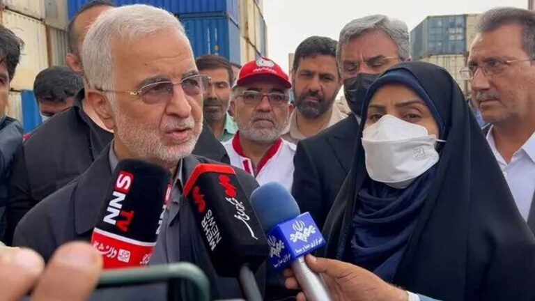 عملیات اطفای حریق در بندر شهید رجایی بندرعباس با حضور وزیر کشور