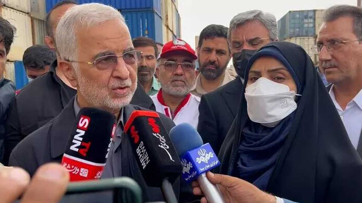 عملیات اطفای حریق در بندر شهید رجایی بندرعباس با حضور وزیر کشور