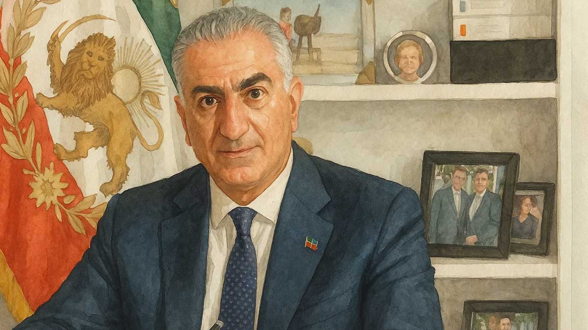 رضا پهلوی در حال سخنرانی درباره طرح صندوق اعتصاب برای ایران
