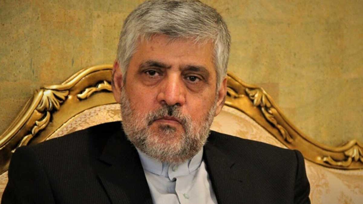دیپلمات ایرانی در حال سخنرانی درباره آینده سوریه در مجمع گفت‌وگوی تهران