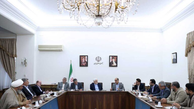 دیدار معاون اول رئیس جمهور با مسئولان استان گیلان