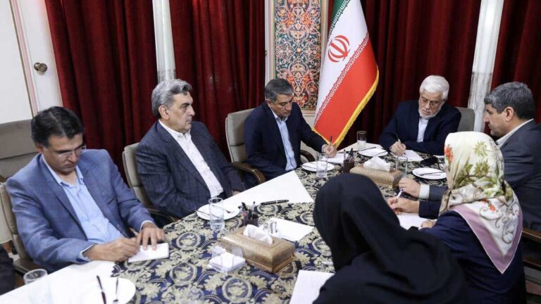 دیدار معاون اول رئیس‌جمهور با اساتید دانشگاه‌های تهران