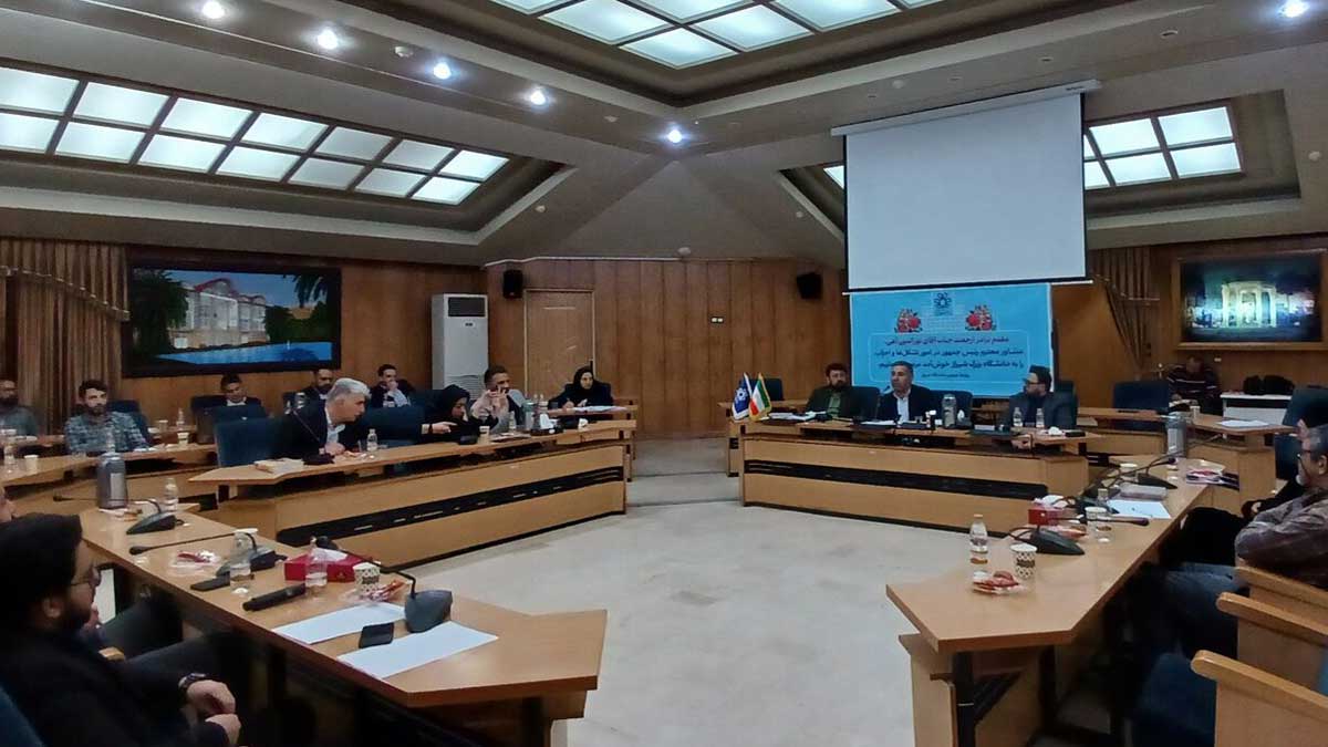 مشاور رئیس‌جمهور در گفتگو با فعالان دانشجویی دانشگاه‌های شیراز