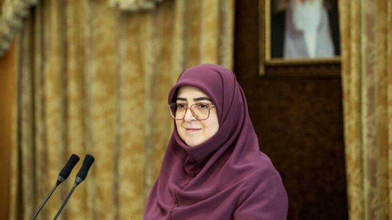 سخنرانی فاطمه مهاجرانی در گردهمایی مدیران روابط عمومی دستگاه‌های اجرایی در باغ موزه ملی ایران