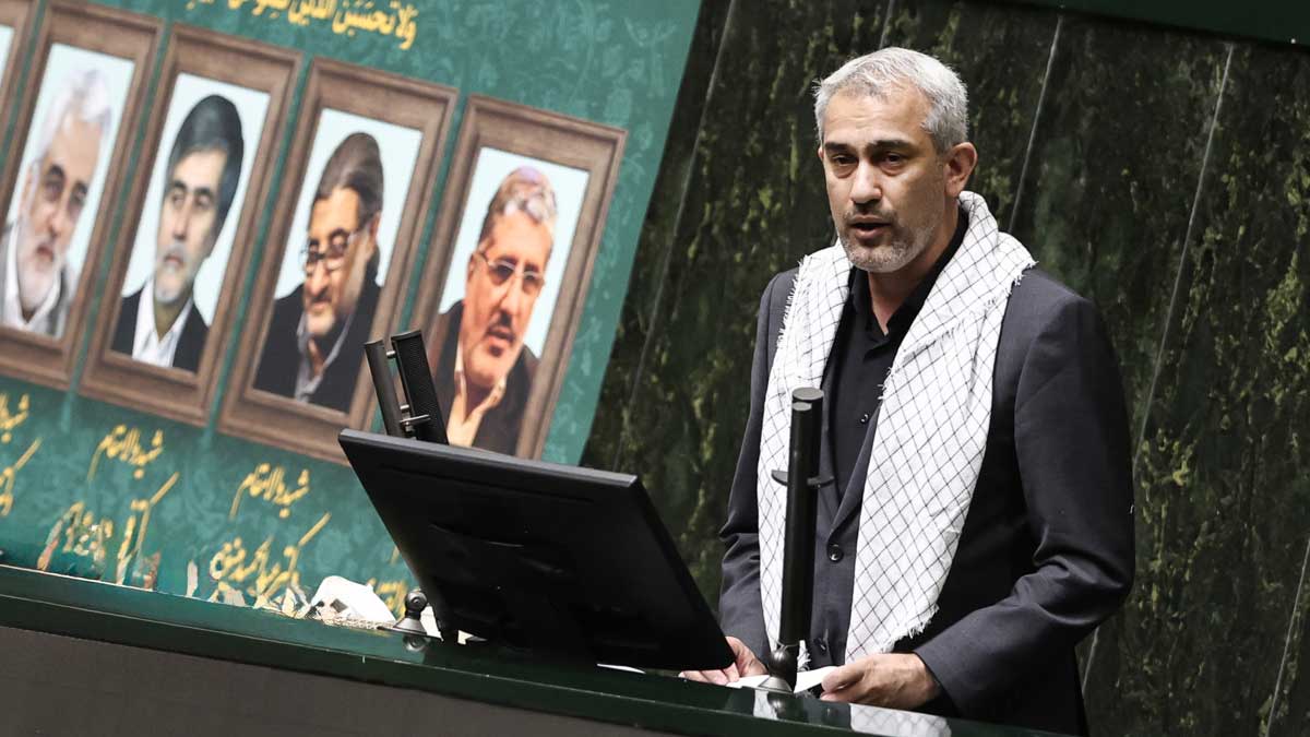سید علی مدنی‌زاده وزیر امور اقتصادی و دارایی ایران در مجلس