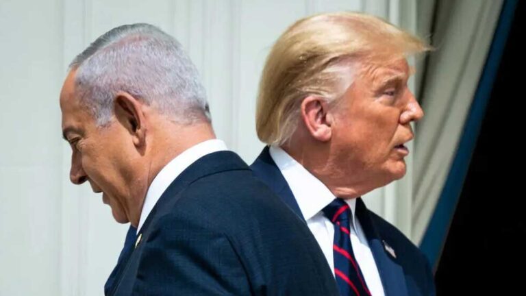 نتانیاهو در حال سخنرانی درباره روابط با اروپا و مسئله فلسطین