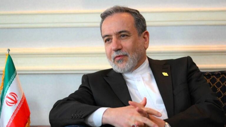 پرچم‌های ایران و جنبش عدم تعهد در نشست کامپالا