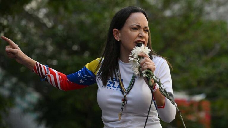 ماریا کورینا ماچادو و نیکلاس مادورو در بحران سیاسی ونزوئلا