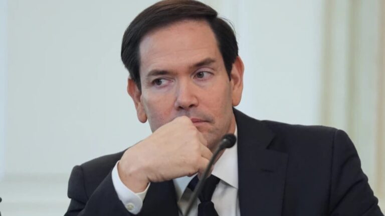 مذاکرات صلح اوکراین، طرح ترامپ، سناتور روبیو و پرچم اوکراین و آمریکا