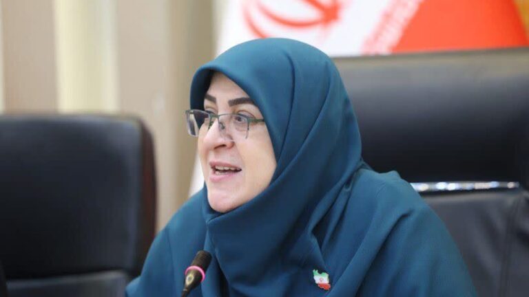 نشست فاطمه مهاجرانی با فعالان اقتصادی کرمان