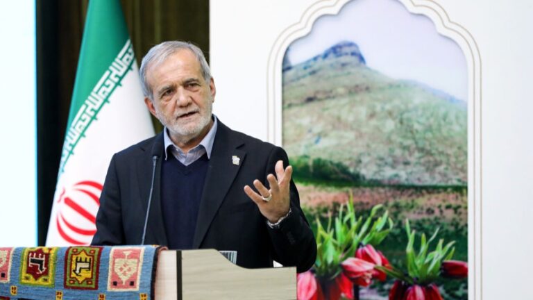 مسعود پزشکیان در نشست با فعالان سیاسی و اجتماعی