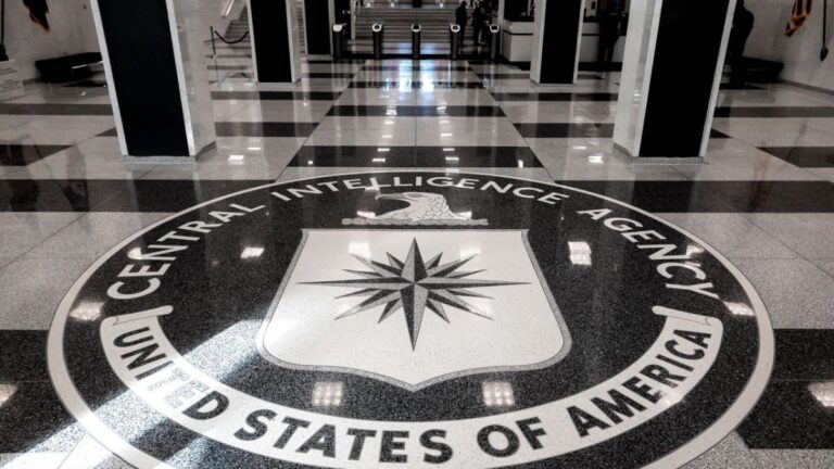 ولادیمیر پوتین و دونالد ترامپ در حال گفتگوی تلفنی در مورد حمله پهپادی