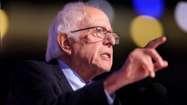 حمله نظامی آمریکا به ونزوئلا، برنی سندرز و ترامپ