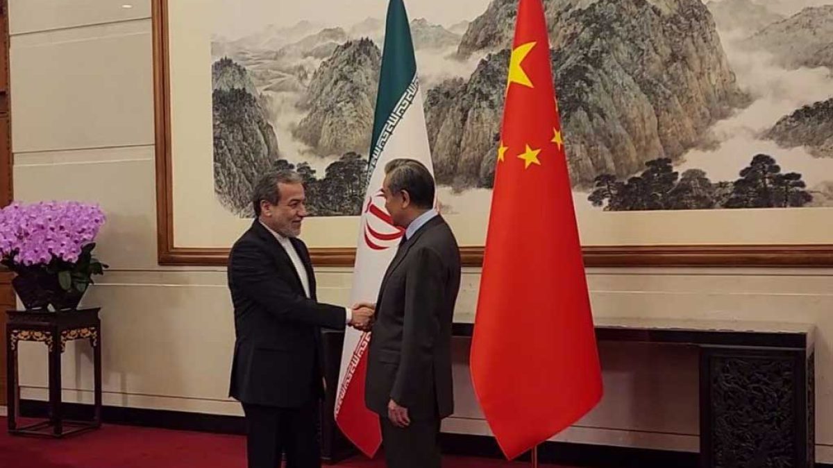دیدار دیپلماتیک وزیر امور خارجه ایران با مقامات چینی