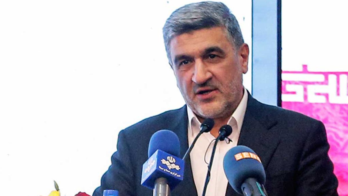 رئیس سازمان بورس در حال تشریح برنامه‌های سال ۱۴۰۴