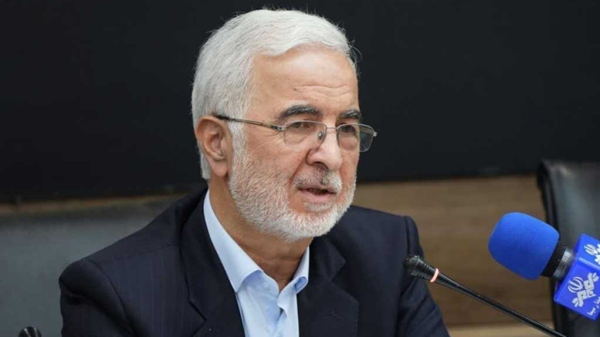 بازدید وزیر کشور از استان مرکزی و حضور در گلزار شهدای اراک
