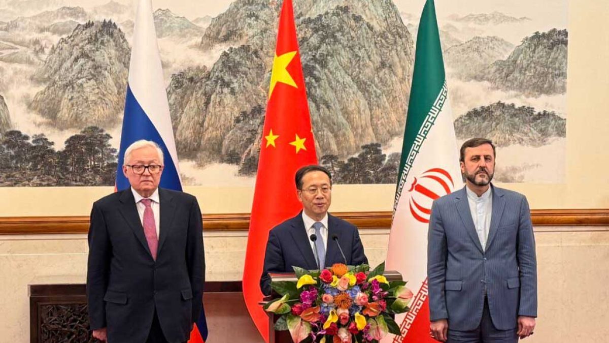 نشست سه‌جانبه پکن برای حل دیپلماتیک مسئله هسته‌ای ایران