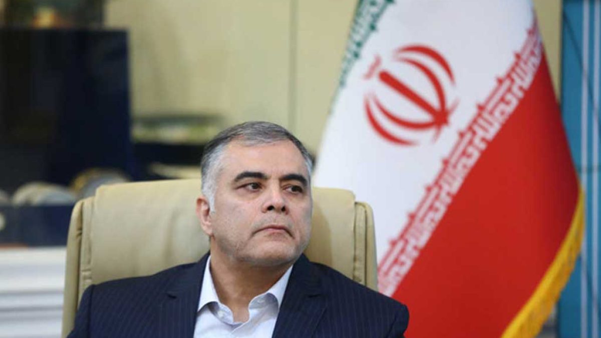 وزیر نفت در حال گزارش دستاوردهای جدید صنعت نفت و گاز کشور