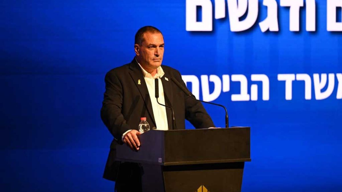 ایال زمیر در سخنرانی در وزارت جنگ اسرائیل