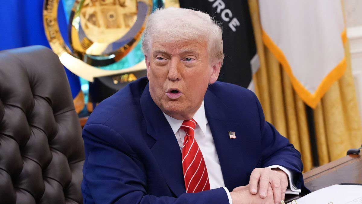 فرمان ممنوعیت سفر ترامپ و پرچم آمریکا