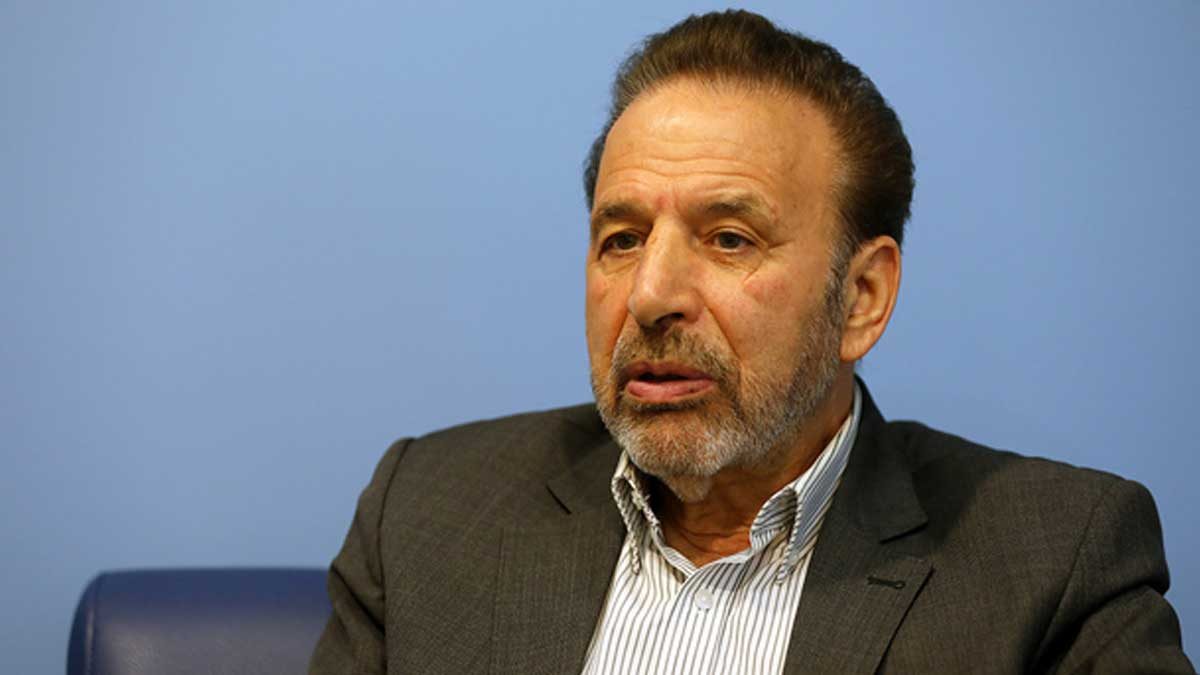 محمود واعظی در حال ارائه بیانیه درباره تنگه هرمز و سیاست خارجی ایران