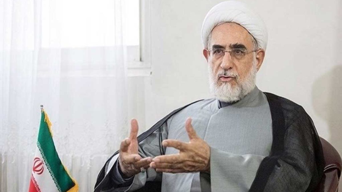 منتجب‌نیا در حال انتقاد از مخالفان مذاکره با آمریکا