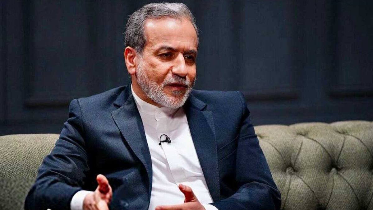 عباس عراقچی در حال تشریح سیاست خارجی ایران در مواجهه با ترامپ