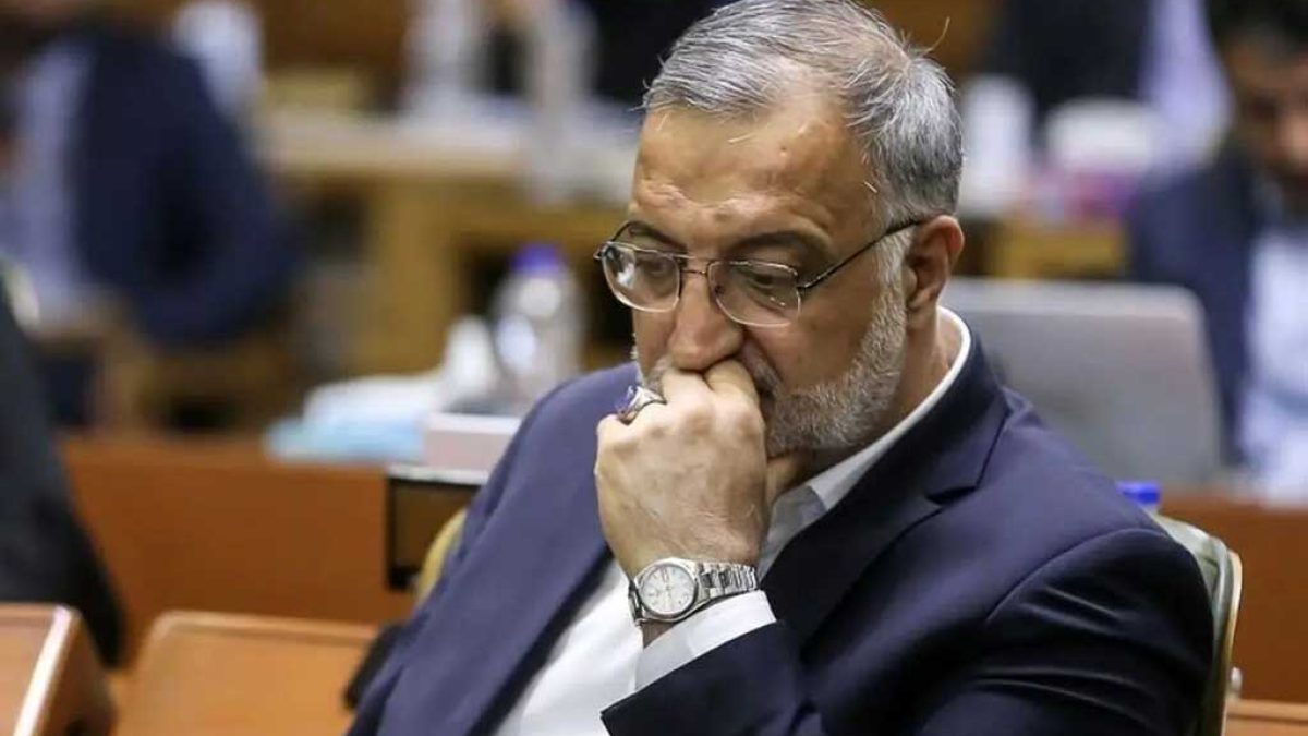 شهردار تهران در نشست رهپویان انقلاب اسلامی درباره چالش‌های اقتصادی سخن می‌گوید