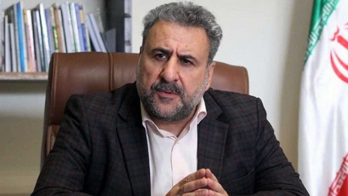 نماینده مجلس ایران در حال صحبت درباره سیاست خارجی و مذاکره