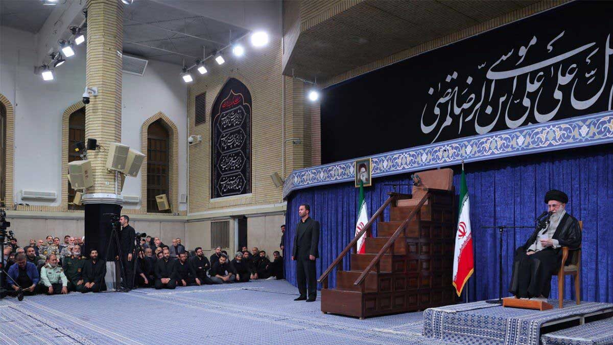 دیدار ایت الله خامنه ای با مردم در سالروز شهادت امام رضا