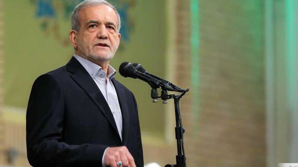 حضور رئیس جمهور پزشکیان در مراسم احیای شب قدر در مسجد دانشگاه تبریز