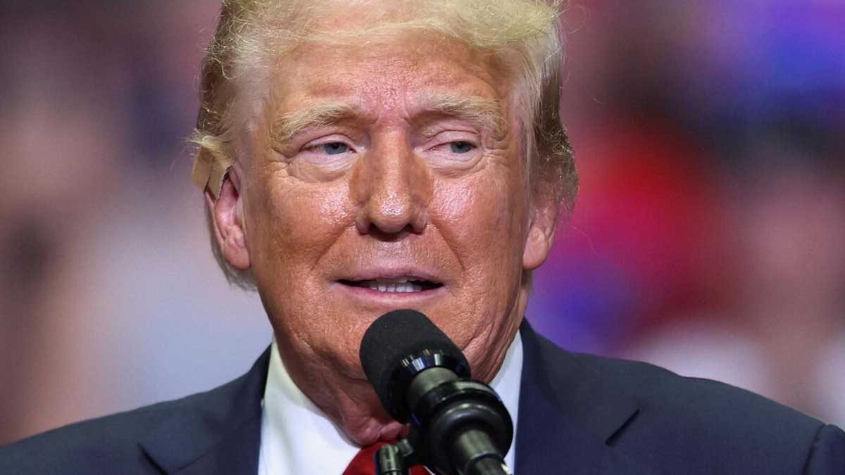 ترامپ در حال سخنرانی درباره حمله اسرائیل به قطر