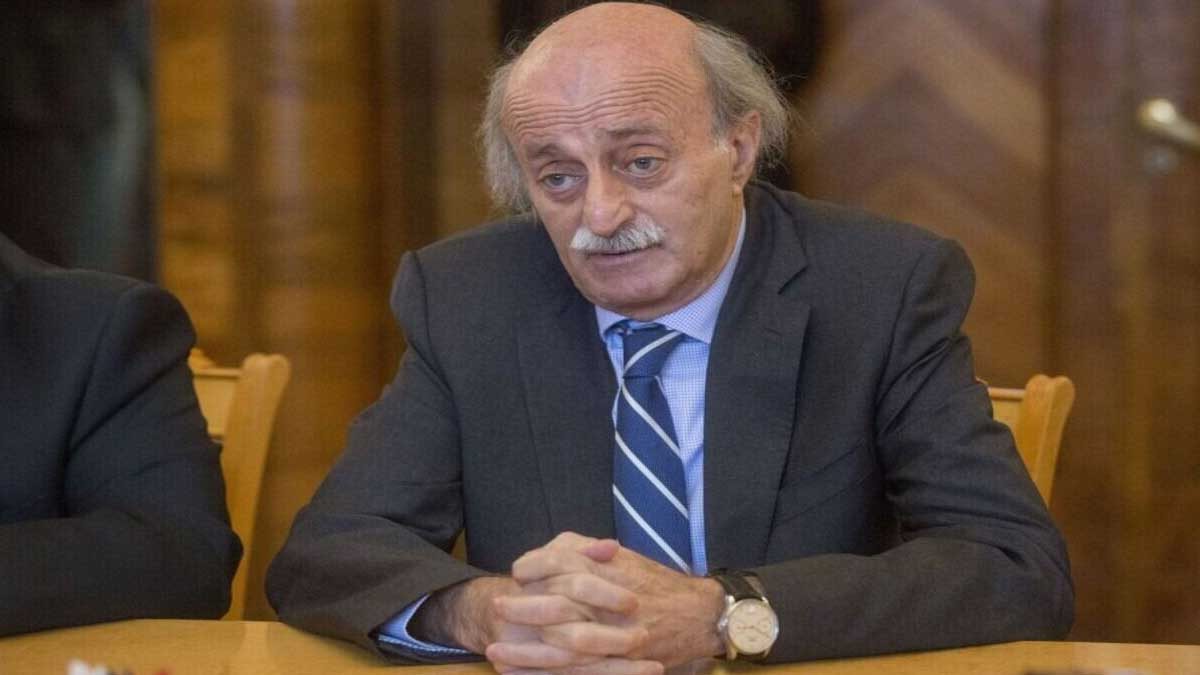 ولید جنبلاط در حال سخنرانی درباره تجاوزات اسرائیل به سوریه