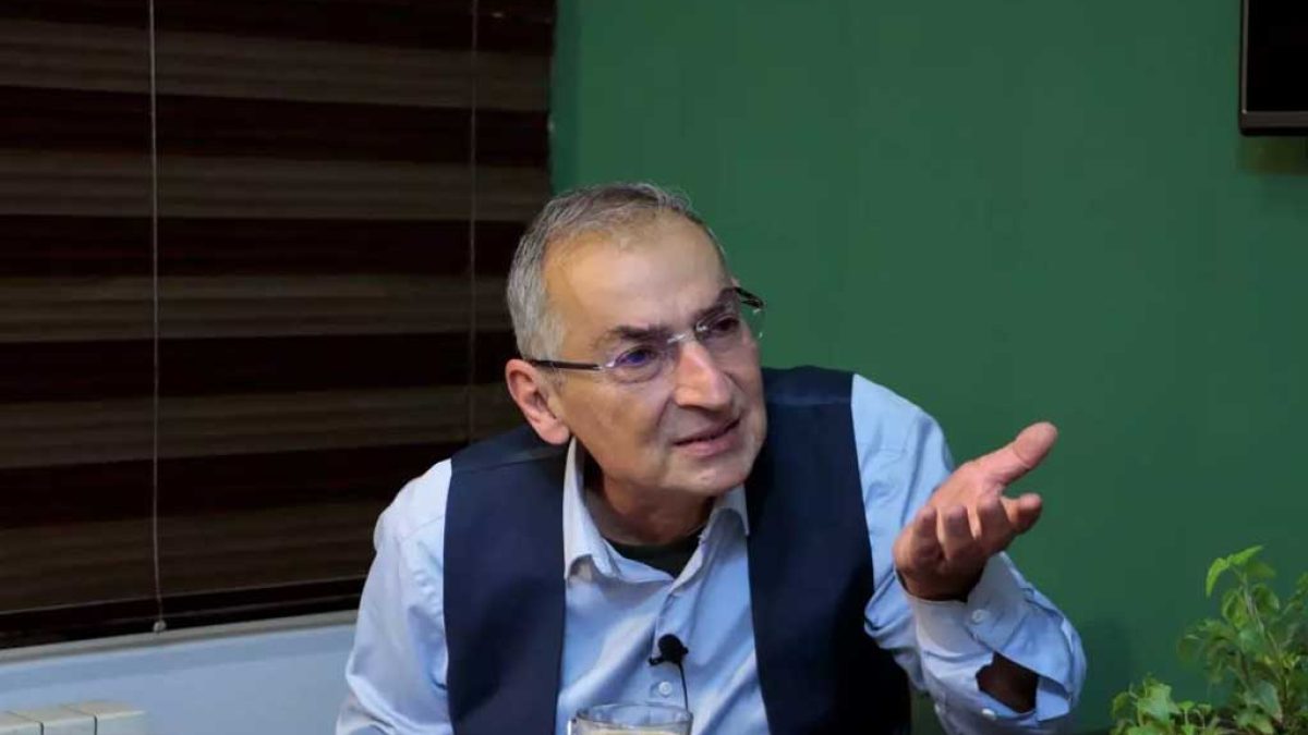 صادق زیباکلام در واکنش به سخنان عارف درباره اصلاح اقتصادی