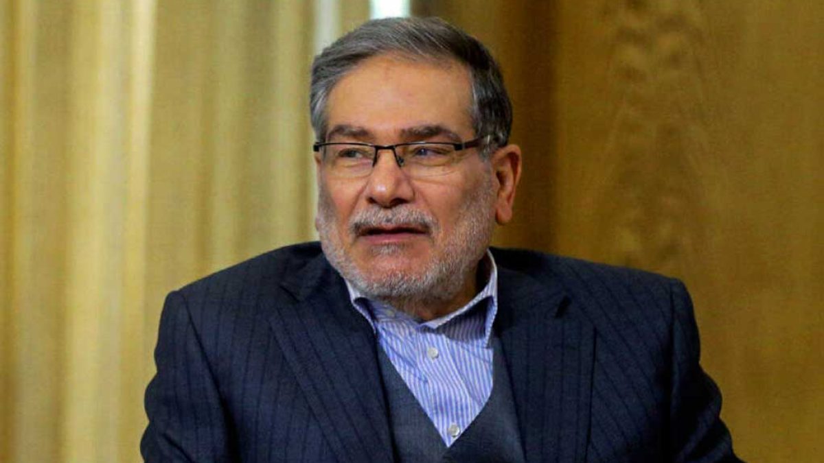 بازدید علی شمخانی از نمایشگاه دستاوردهای هسته‌ای ایران