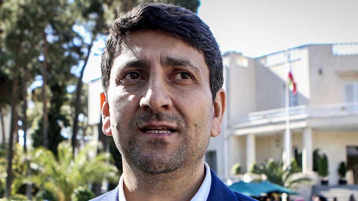 وزیر ارتباطات در حال ارائه گزارش درباره دولت هوشمند و پروژه جی‌نف