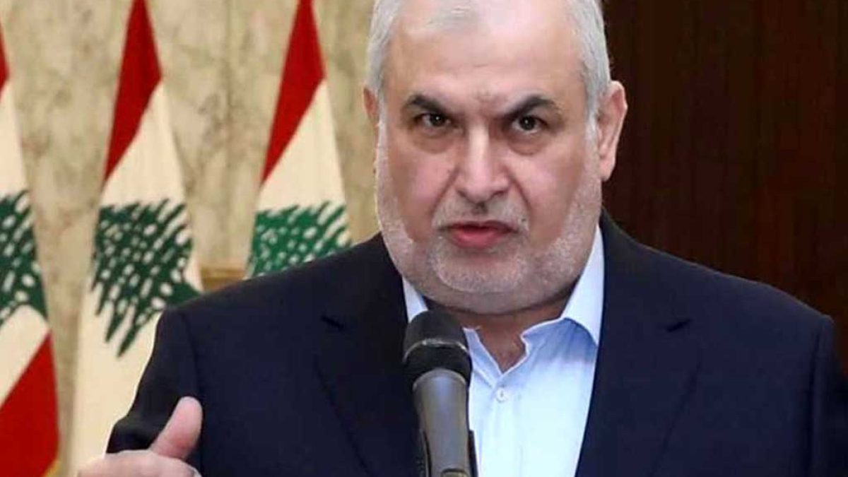 محمد رعد در حال سخنرانی درباره موضع حزب‌الله در قبال آتش‌بس