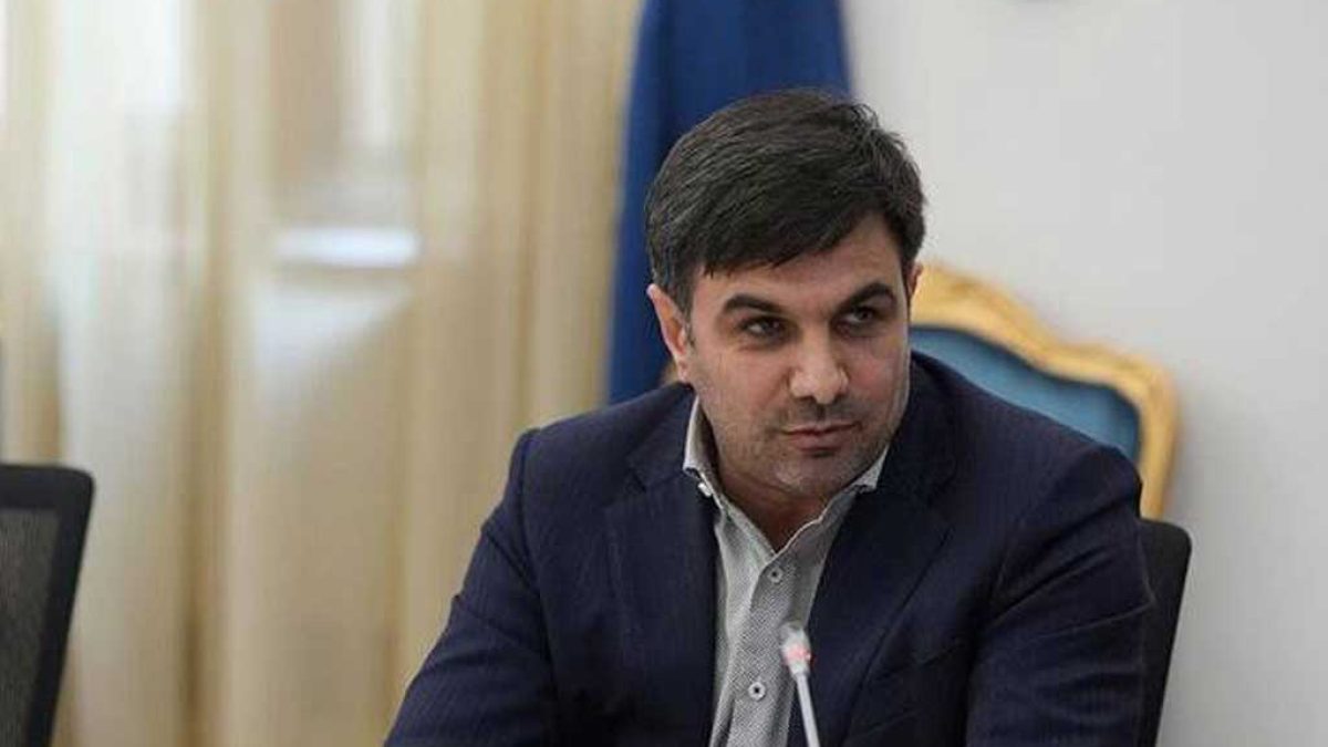 رئیس سازمان فناوری اطلاعات ایران در حال سخنرانی درباره آینده دیجیتال کشور