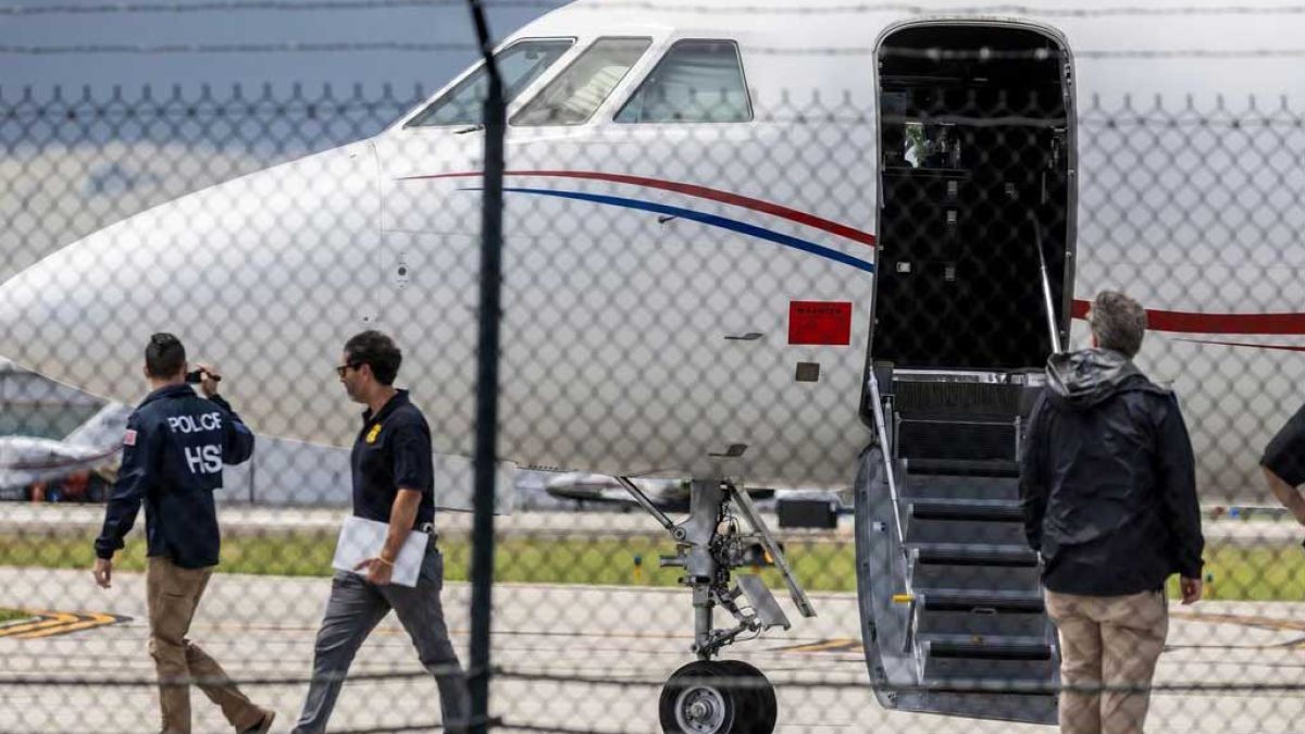 هواپیمای Dassault Falcon 200 متعلق به نیکلاس مادورو در فرودگاه سانتو دومینگو