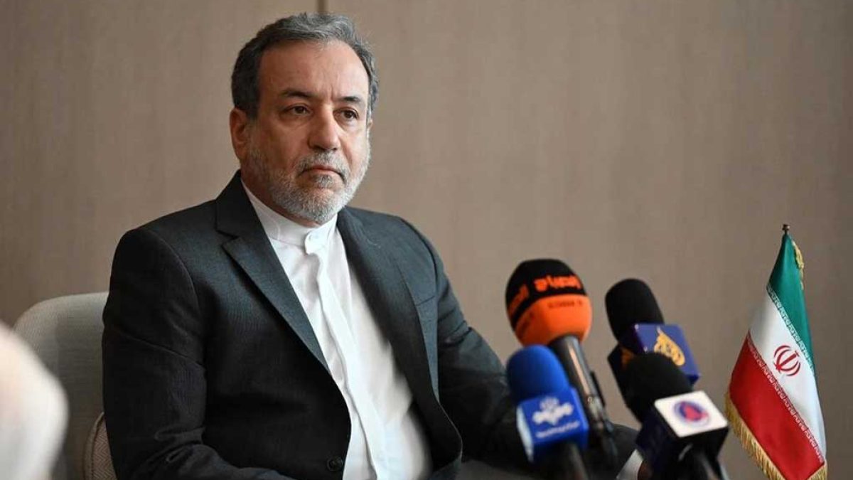 دیدار وزیر امور خارجه ایران با مقامات چینی در پکن