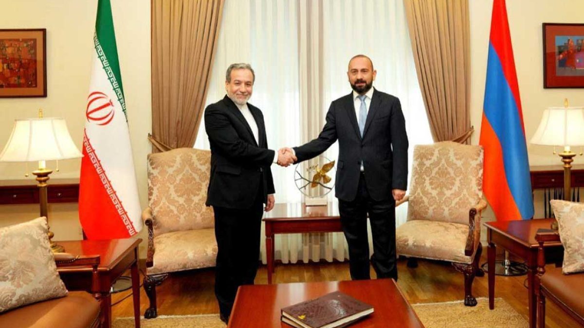 دیدار وزیر امور خارجه ایران با مقامات ارمنستان در ایروان