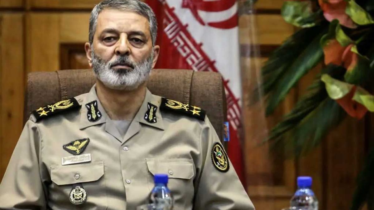 دیدار امیر سرلشکر موسوی با خانواده شهید مدافع آسمان
