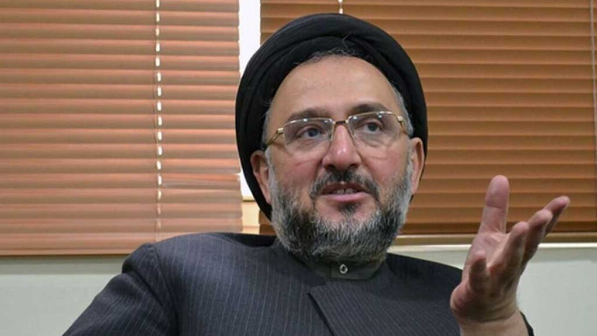 سید محمد علی ابطحی در حال گفتگو درباره تجمعات اعتراضی و گروه‌های تندرو